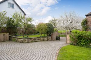 Private drive- click for photo gallery